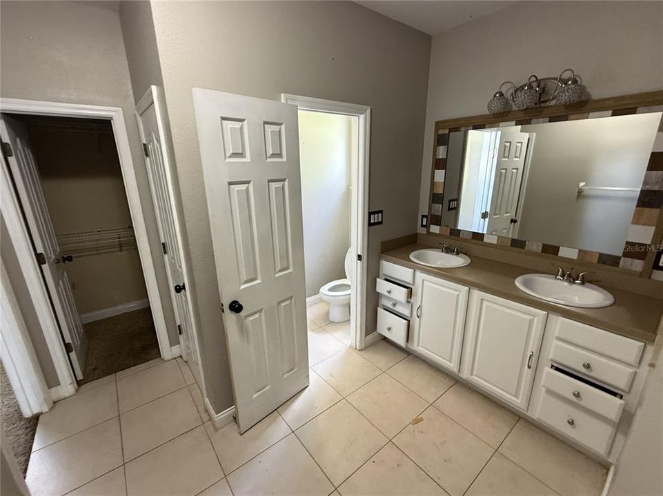 For Sale: $205,000 (4 beds, 3 baths, 1958 Square Feet)