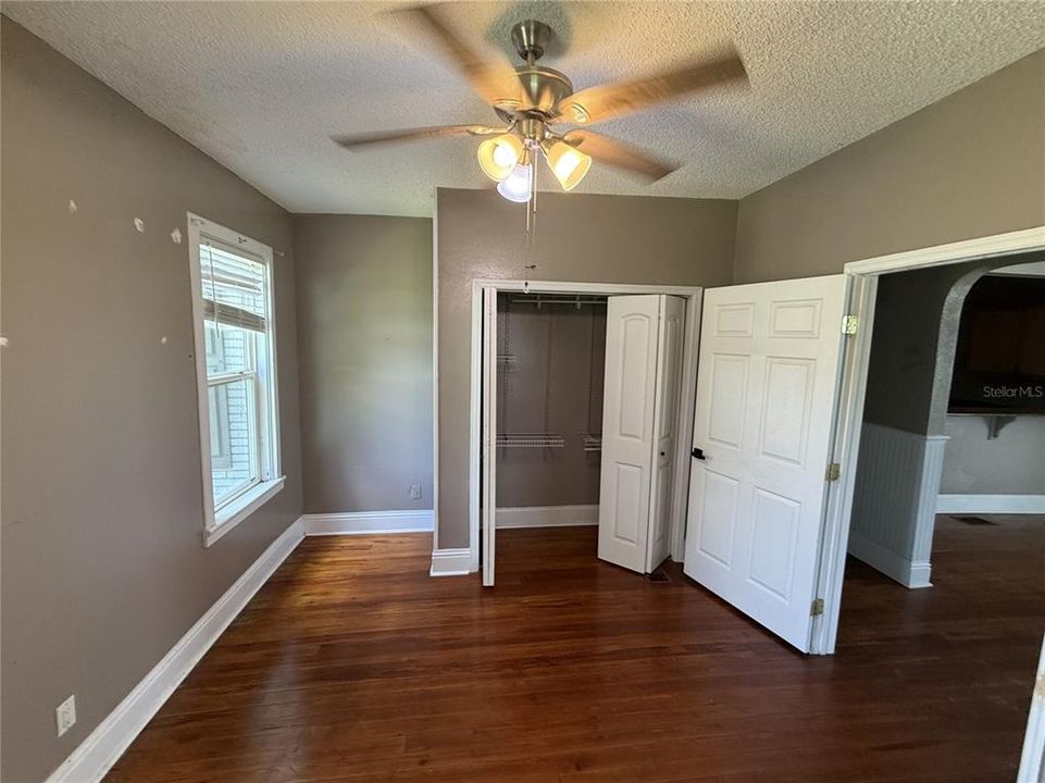 For Sale: $205,000 (4 beds, 3 baths, 1958 Square Feet)