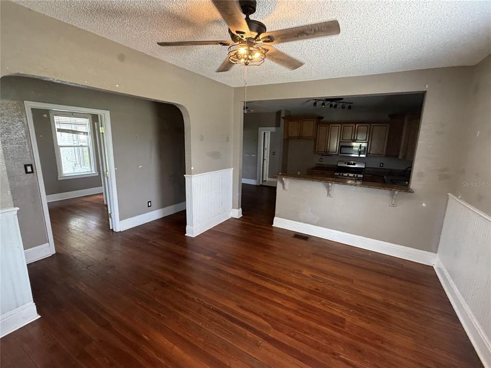 For Sale: $205,000 (4 beds, 3 baths, 1958 Square Feet)