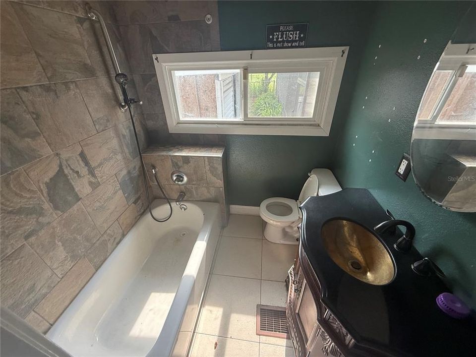 For Sale: $205,000 (4 beds, 3 baths, 1958 Square Feet)