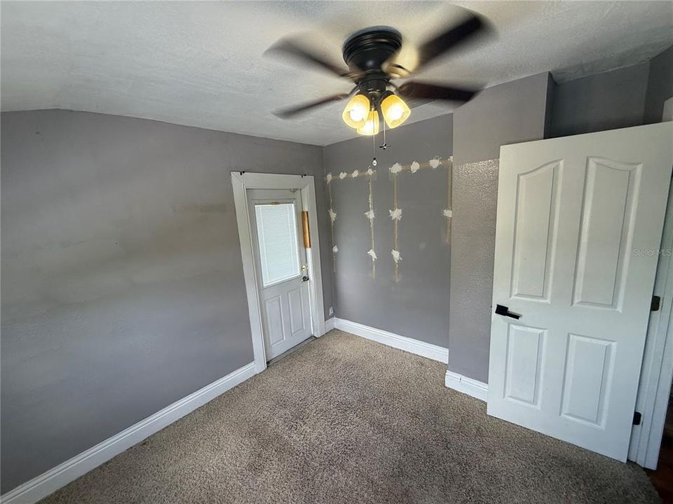 For Sale: $205,000 (4 beds, 3 baths, 1958 Square Feet)