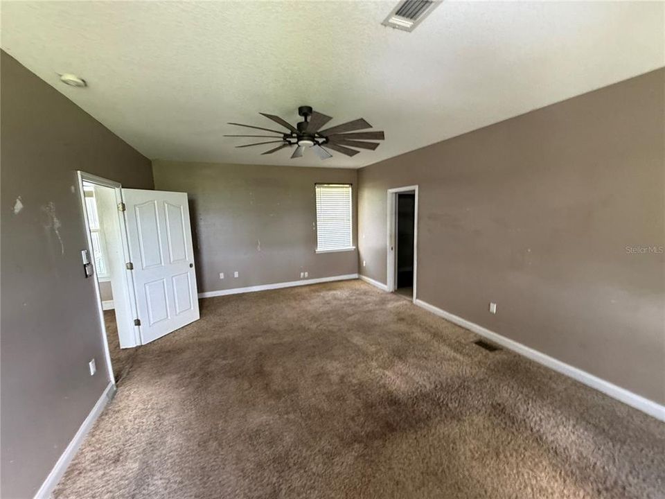 For Sale: $205,000 (4 beds, 3 baths, 1958 Square Feet)