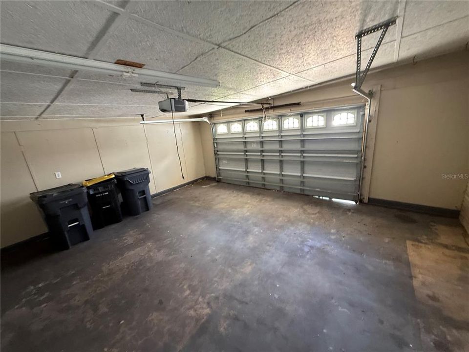 For Sale: $205,000 (4 beds, 3 baths, 1958 Square Feet)