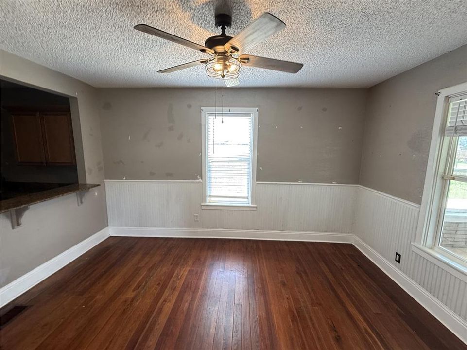 For Sale: $205,000 (4 beds, 3 baths, 1958 Square Feet)
