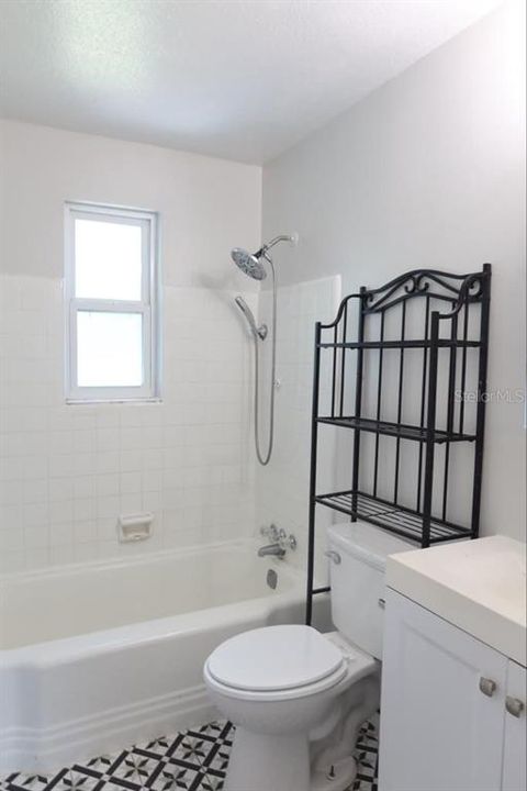For Rent: $1,750 (3 beds, 1 baths, 1040 Square Feet)