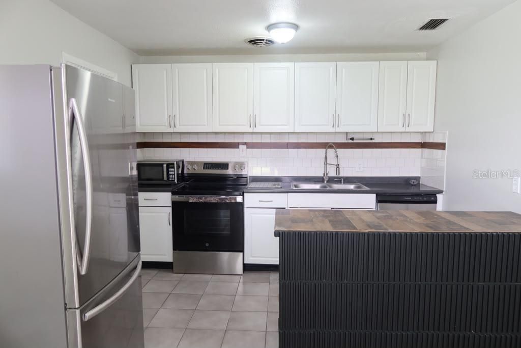 For Rent: $1,750 (3 beds, 1 baths, 1040 Square Feet)
