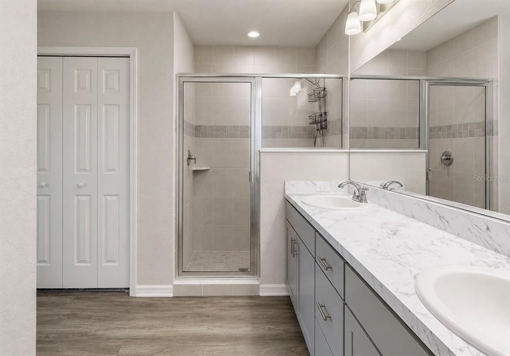 For Sale: $380,000 (4 beds, 2 baths, 2005 Square Feet)