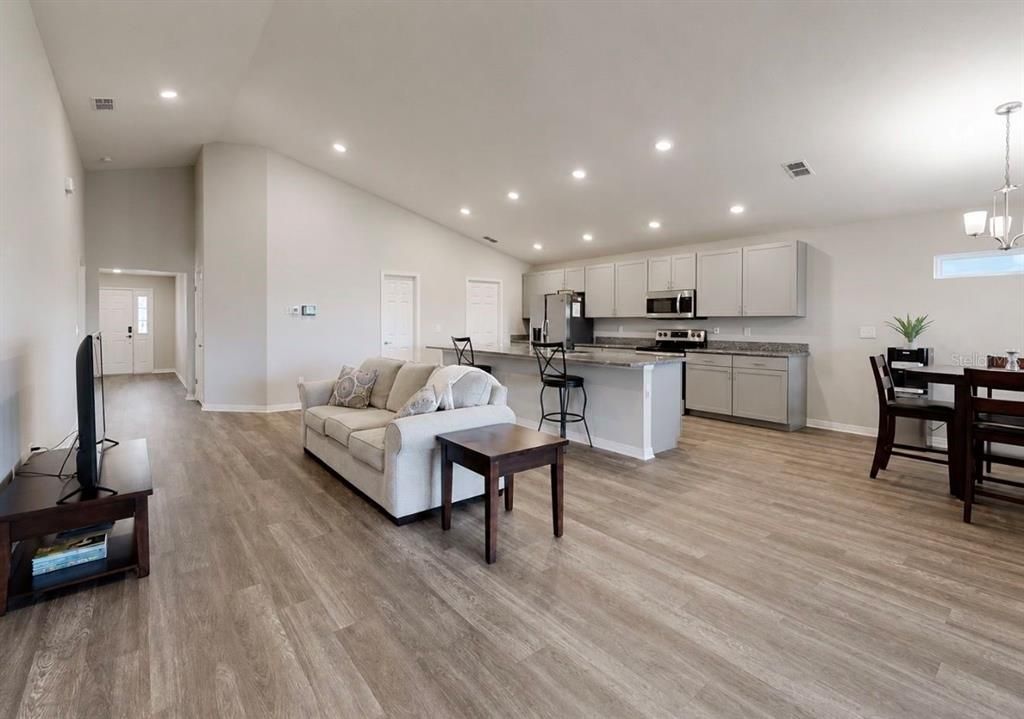 For Sale: $380,000 (4 beds, 2 baths, 2005 Square Feet)