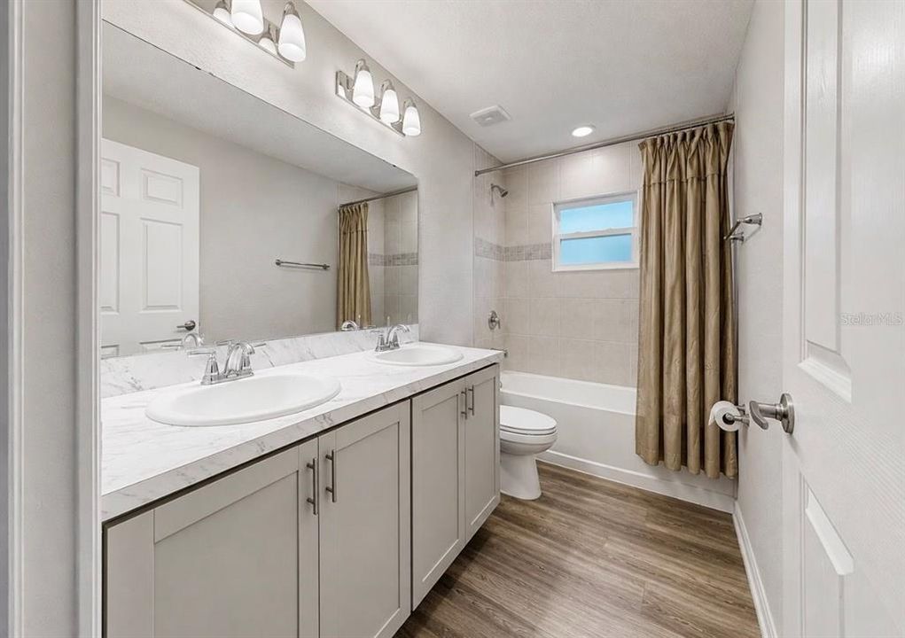 For Sale: $380,000 (4 beds, 2 baths, 2005 Square Feet)