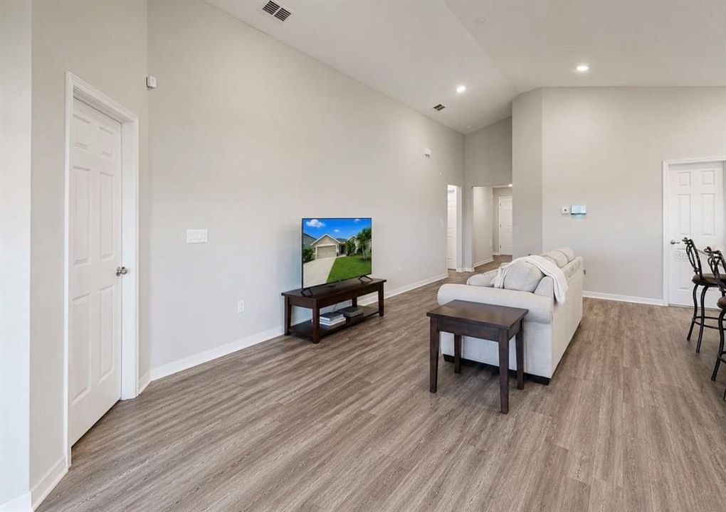 For Sale: $380,000 (4 beds, 2 baths, 2005 Square Feet)