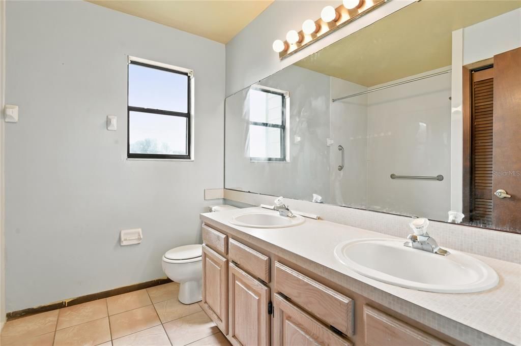 For Sale: $425,000 (4 beds, 3 baths, 1705 Square Feet)