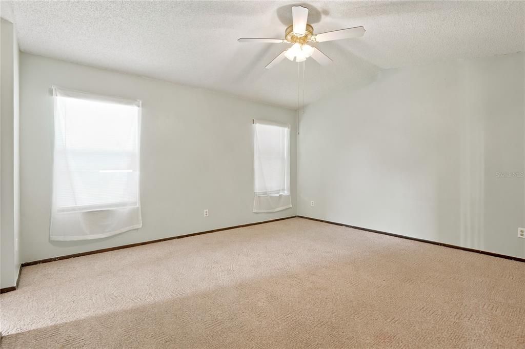 For Sale: $425,000 (4 beds, 3 baths, 1705 Square Feet)