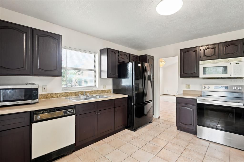For Sale: $425,000 (4 beds, 3 baths, 1705 Square Feet)