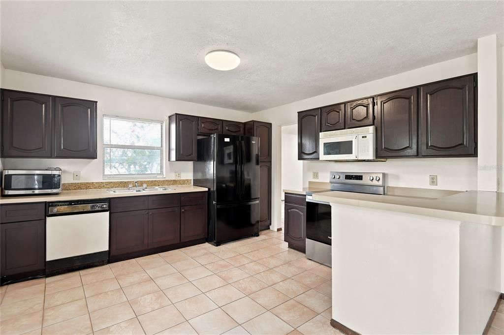 For Sale: $425,000 (4 beds, 3 baths, 1705 Square Feet)