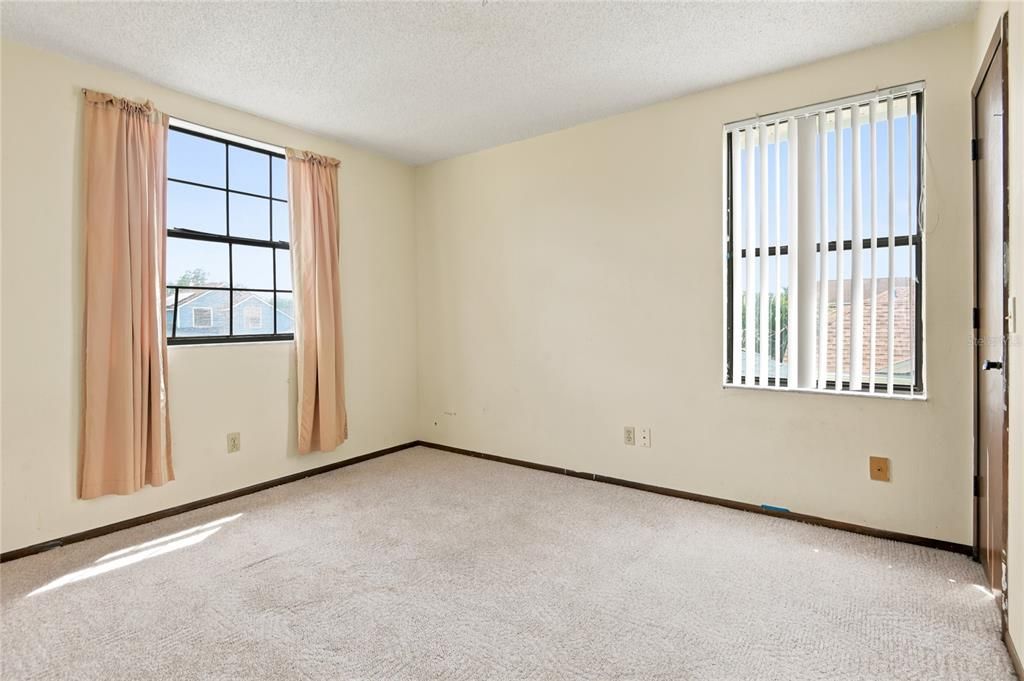 For Sale: $425,000 (4 beds, 3 baths, 1705 Square Feet)