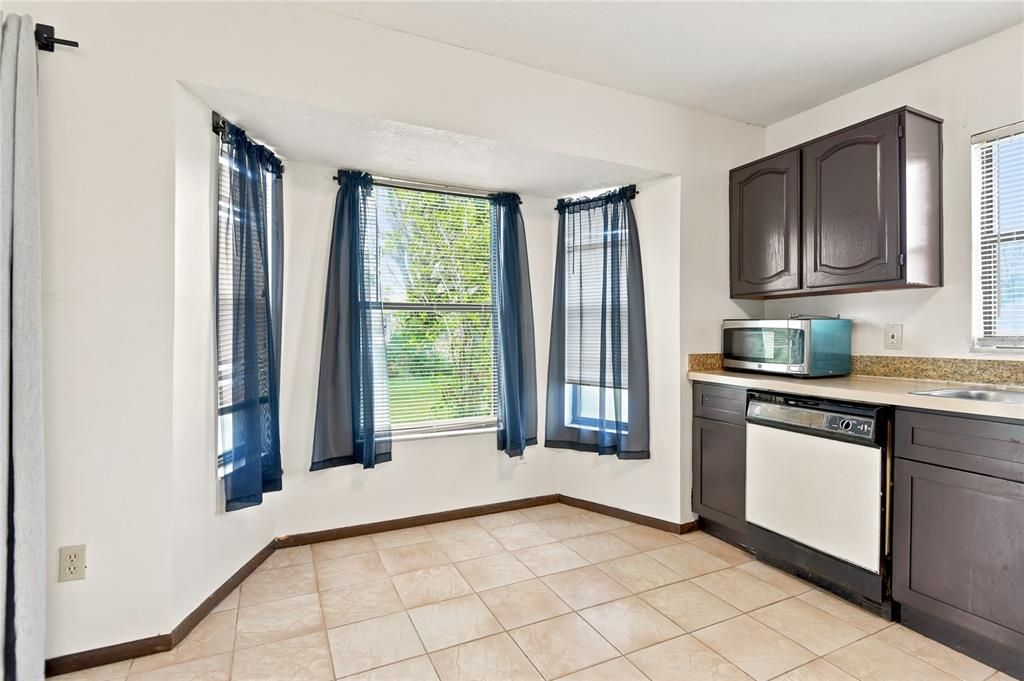 For Sale: $425,000 (4 beds, 3 baths, 1705 Square Feet)