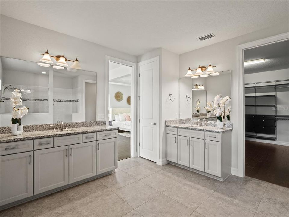 For Sale: $1,599,000 (6 beds, 5 baths, 4953 Square Feet)