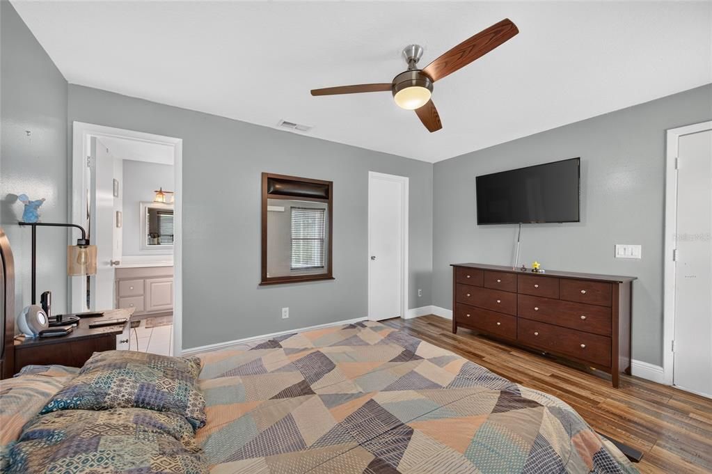 For Sale: $360,000 (3 beds, 2 baths, 1329 Square Feet)