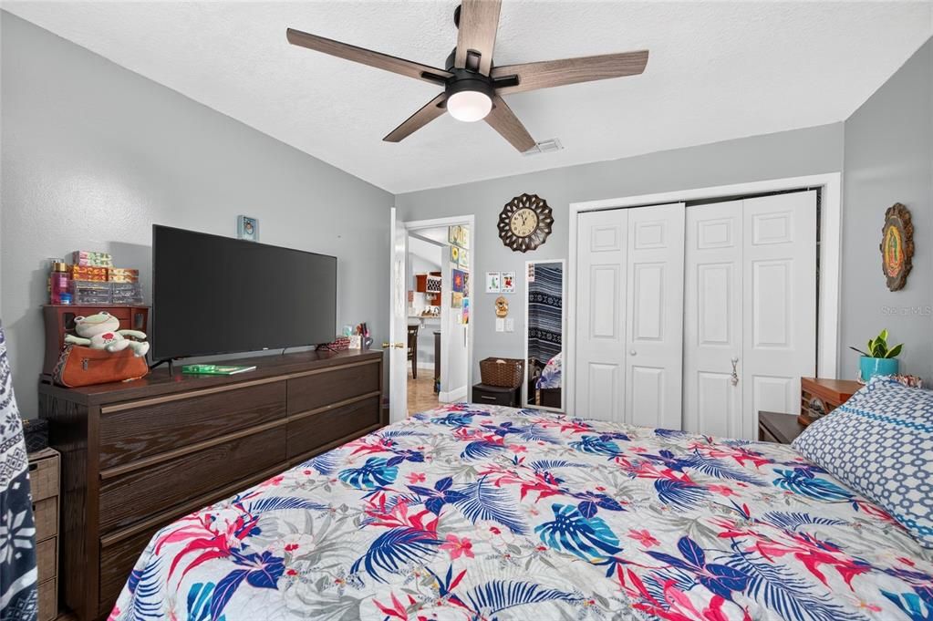 For Sale: $360,000 (3 beds, 2 baths, 1329 Square Feet)