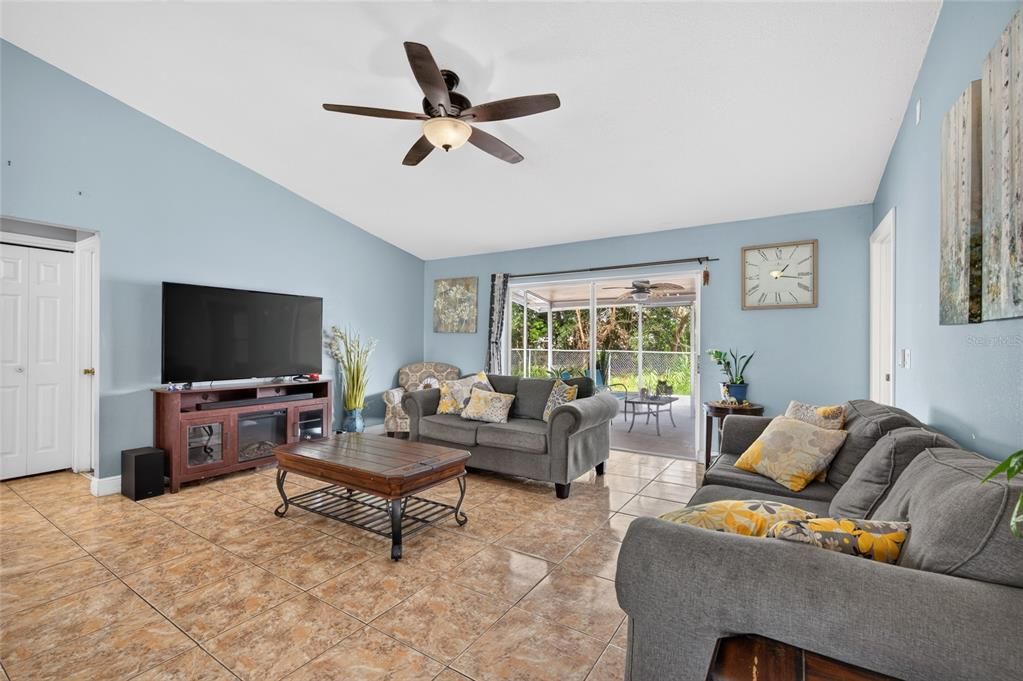 For Sale: $360,000 (3 beds, 2 baths, 1329 Square Feet)