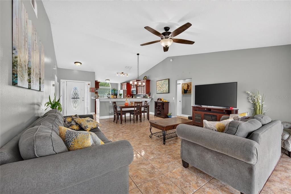 For Sale: $360,000 (3 beds, 2 baths, 1329 Square Feet)