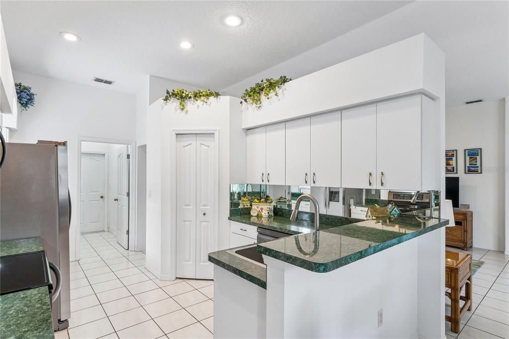 En Venta: $322,500 (3 camas, 2 baños, 1738 Pies cuadrados)