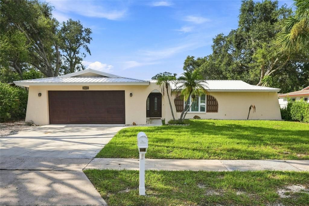 En Venta: $575,000 (4 camas, 2 baños, 1671 Pies cuadrados)