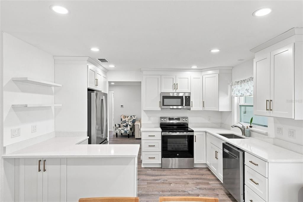 En Venta: $575,000 (4 camas, 2 baños, 1671 Pies cuadrados)