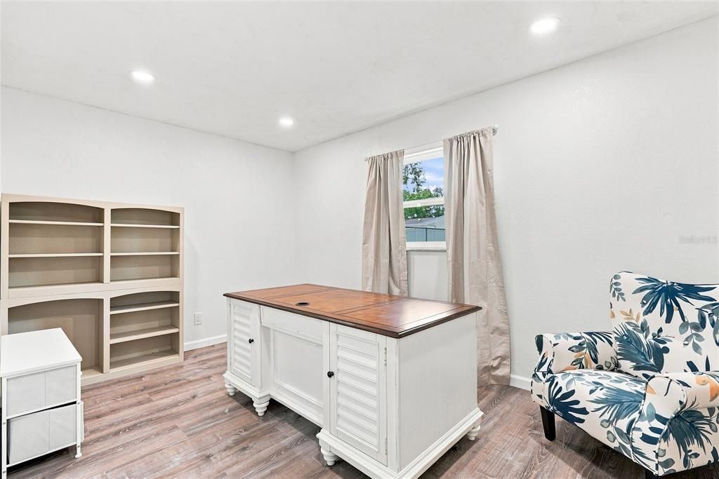 En Venta: $575,000 (4 camas, 2 baños, 1671 Pies cuadrados)