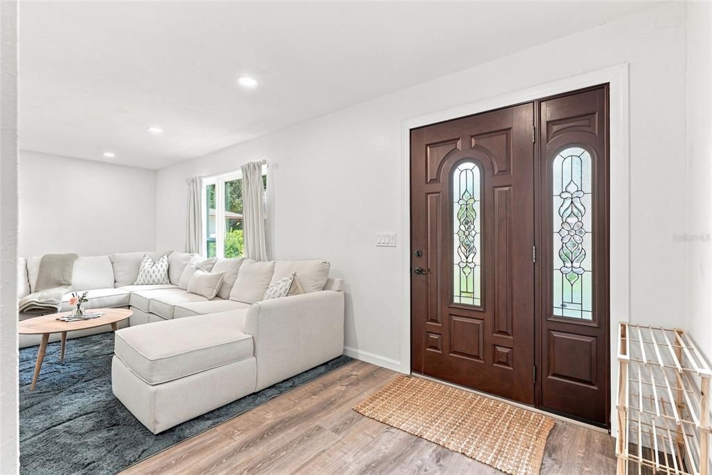 En Venta: $575,000 (4 camas, 2 baños, 1671 Pies cuadrados)