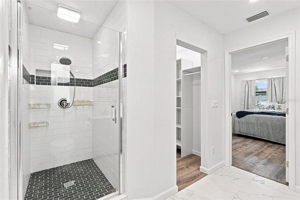 En Venta: $575,000 (4 camas, 2 baños, 1671 Pies cuadrados)