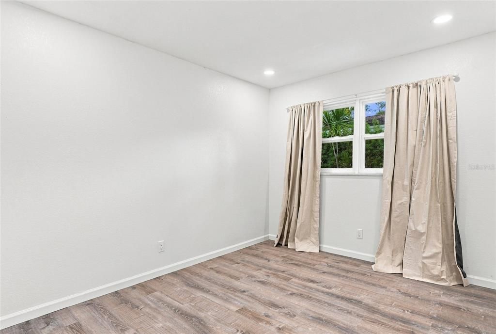 En Venta: $575,000 (4 camas, 2 baños, 1671 Pies cuadrados)