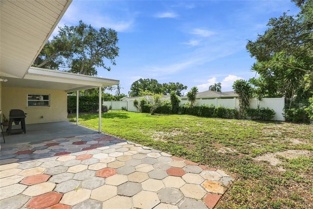 En Venta: $575,000 (4 camas, 2 baños, 1671 Pies cuadrados)