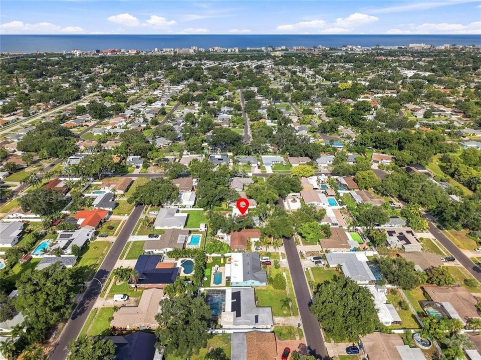 En Venta: $575,000 (4 camas, 2 baños, 1671 Pies cuadrados)