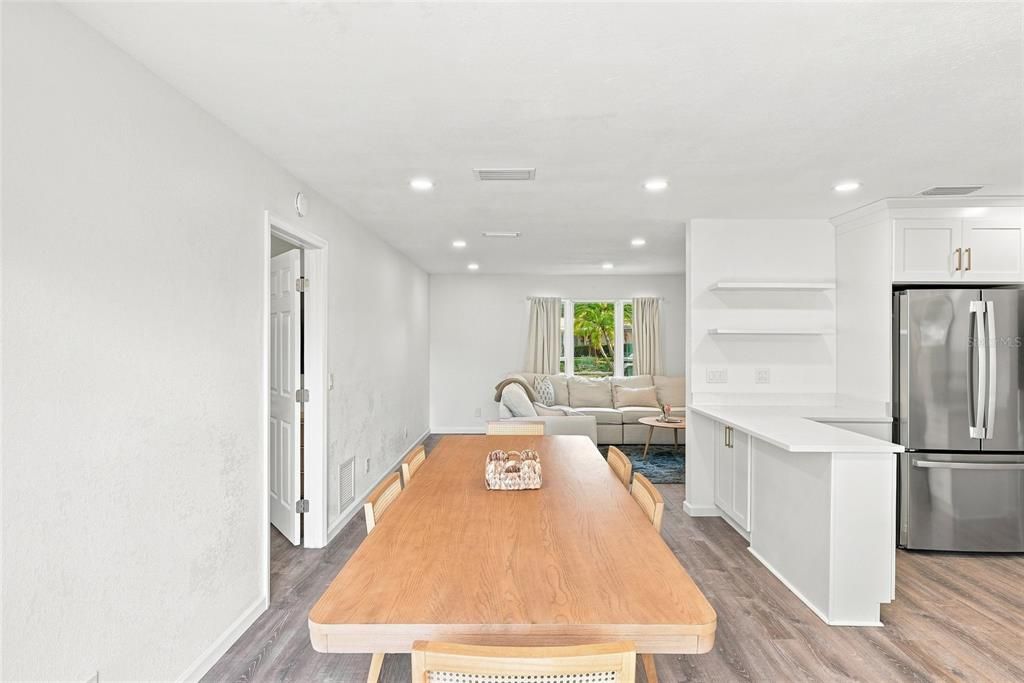 En Venta: $575,000 (4 camas, 2 baños, 1671 Pies cuadrados)
