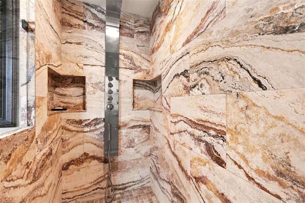 En Venta: $380,000 (4 camas, 2 baños, 2080 Pies cuadrados)