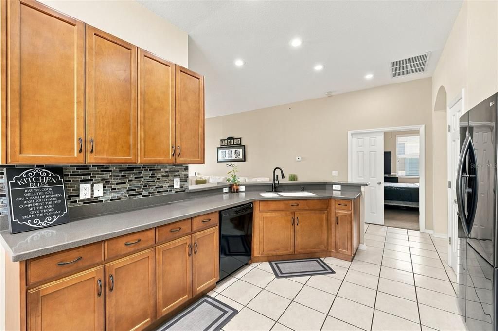 En Venta: $380,000 (4 camas, 2 baños, 2080 Pies cuadrados)