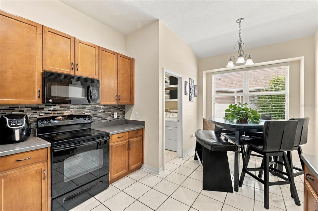 En Venta: $380,000 (4 camas, 2 baños, 2080 Pies cuadrados)