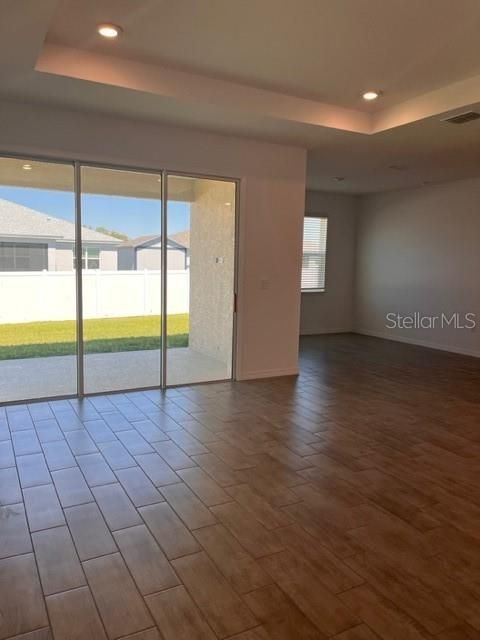For Rent: $2,300 (4 beds, 3 baths, 1921 Square Feet)