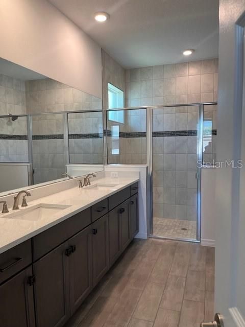 For Rent: $2,300 (4 beds, 3 baths, 1921 Square Feet)
