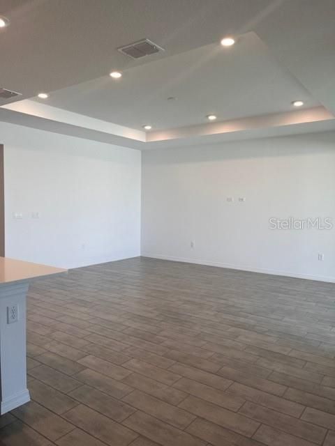 For Rent: $2,300 (4 beds, 3 baths, 1921 Square Feet)