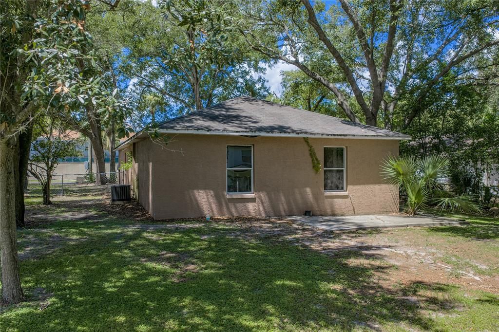 Active With Contract: $189,900 (3 beds, 2 baths, 1108 Square Feet)
