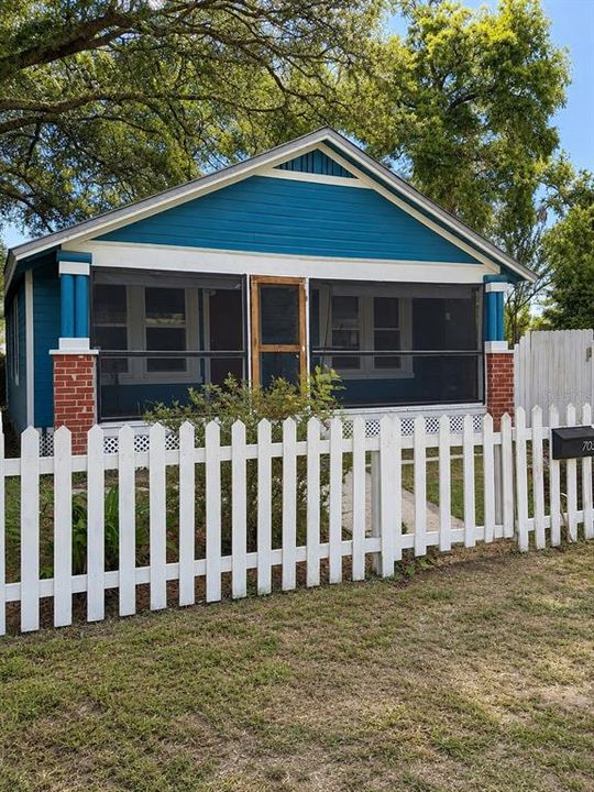 For Rent: $1,800 (3 beds, 2 baths, 1006 Square Feet)