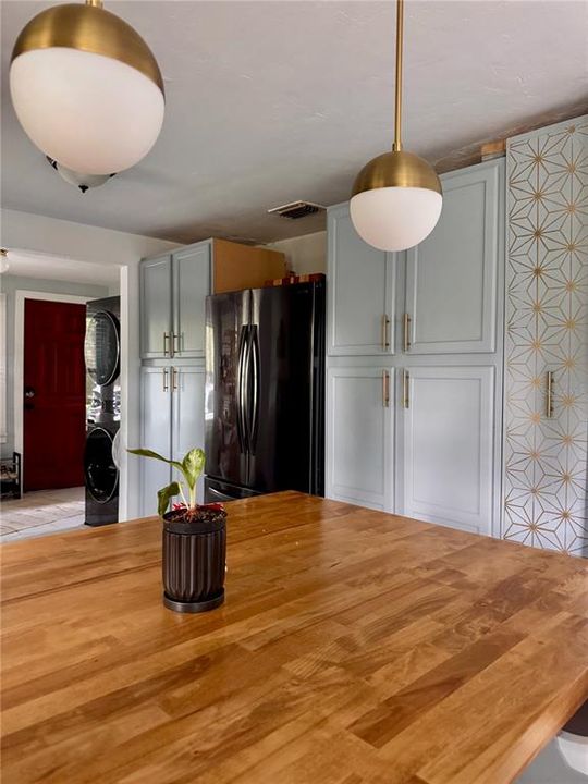 For Rent: $1,800 (3 beds, 2 baths, 1006 Square Feet)