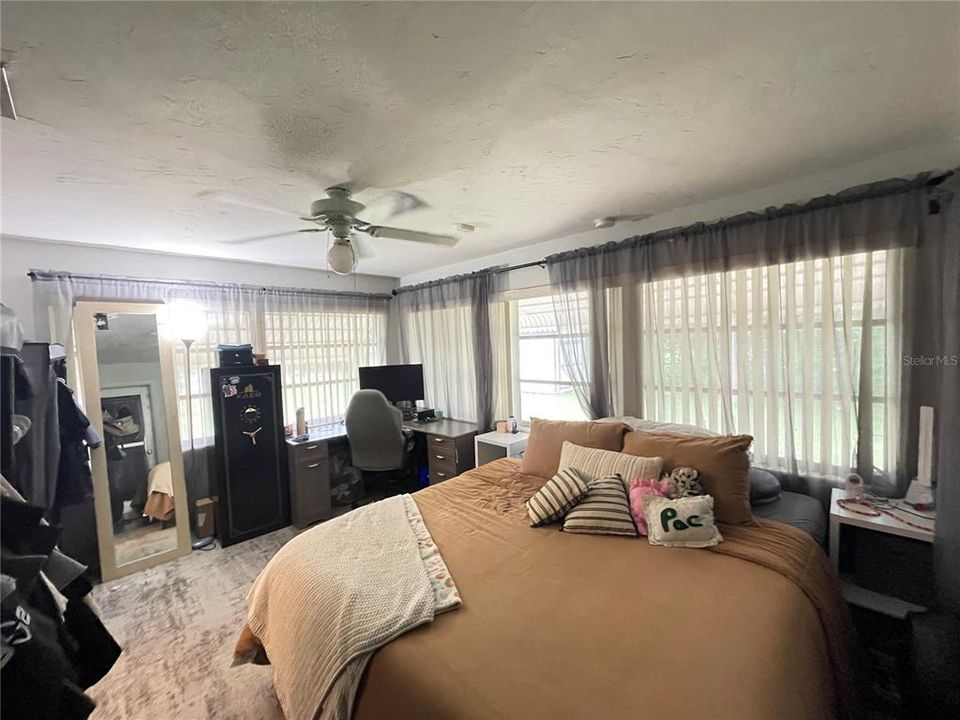 For Rent: $1,450 (2 beds, 1 baths, 932 Square Feet)