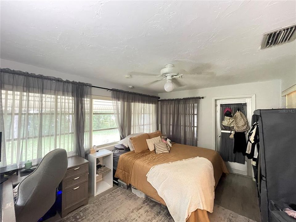 For Rent: $1,450 (2 beds, 1 baths, 932 Square Feet)