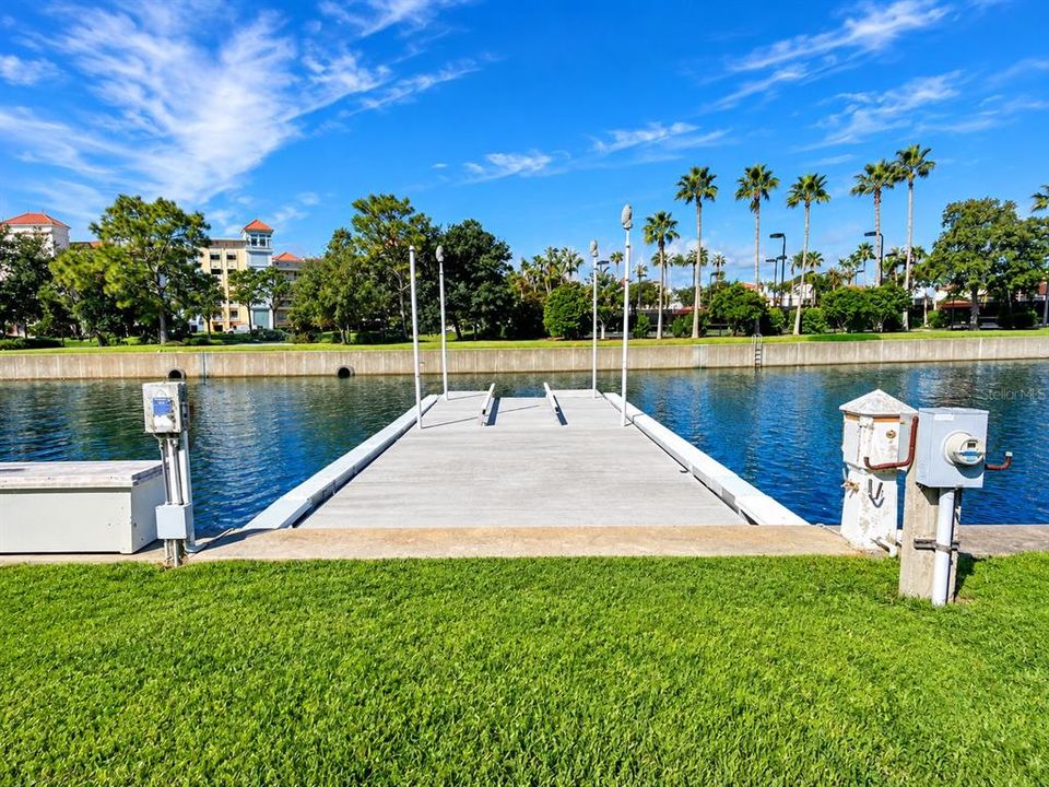 待售: $310,000 (0.11 acres)