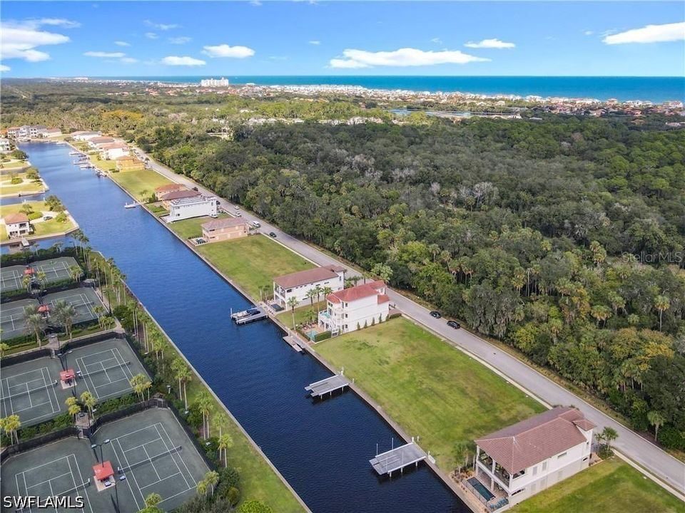 待售: $310,000 (0.11 acres)