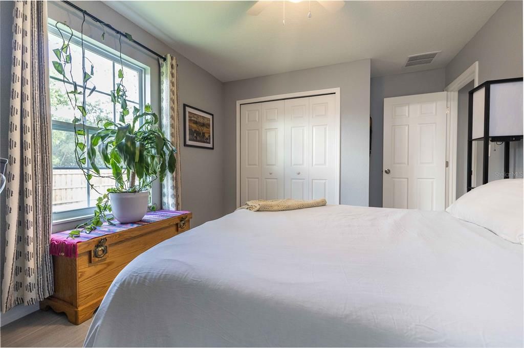 For Sale: $274,900 (3 beds, 2 baths, 1249 Square Feet)