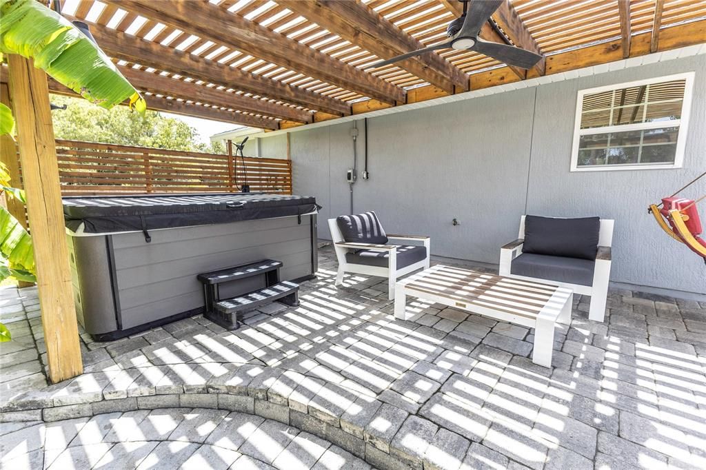 For Sale: $274,900 (3 beds, 2 baths, 1249 Square Feet)